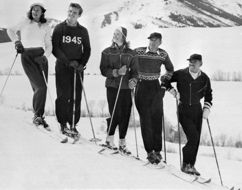 ари Купър, Ингрид Бергман, Кларк Гейбъл и Джак Хемингуей, Sun Valley, 1946 г.